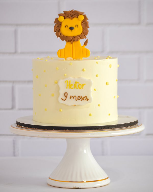 Bolo de mesversário de unicórnio com mesa de doces